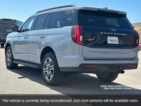 Used 2025 Ford Expedition Active AWD/4WD image 4