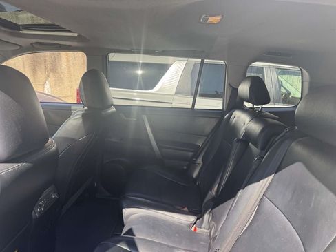 Used 2012 Toyota Highlander SE w/ Tow Pkg AWD/4WD image 12