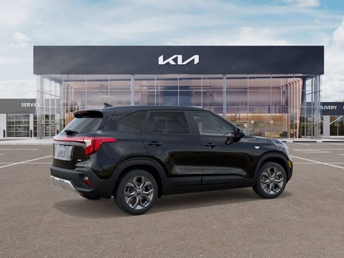 New 2026 Kia Seltos LX image 8