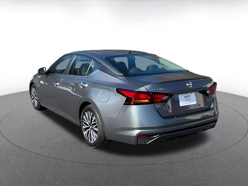 Used 2025 Nissan Altima 2.5 SV image 11