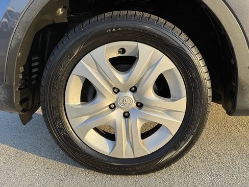 Used 2015 Toyota RAV4 LE FWD image 13