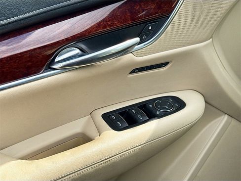 Used 2018 Cadillac XT5 Luxury image 19