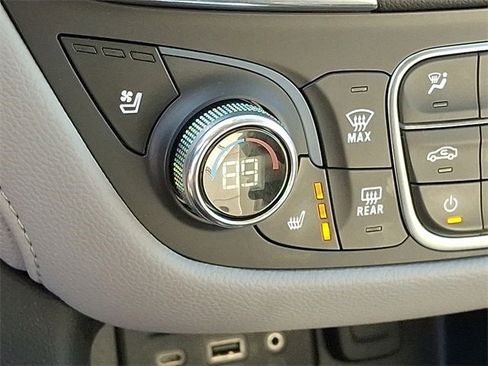 Used 2020 Chevrolet Equinox Premier image 19