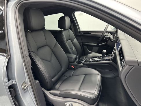 New 2026 Porsche Macan Turbo image 44