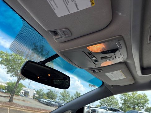 Used 2016 Toyota Sienna SE Premium FWD image 28