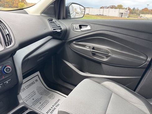 Used 2018 Ford Escape SE w/ SE Sync 3 Package FWD image 35