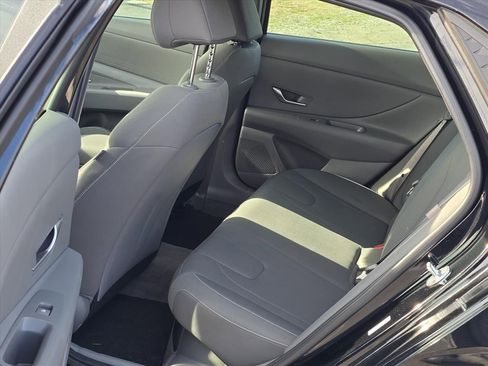 Used 2025 Hyundai Elantra Blue image 10