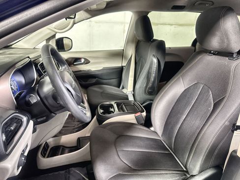 Used 2018 Chrysler Pacifica Touring Plus w/ Tire & Wheel Group image 13