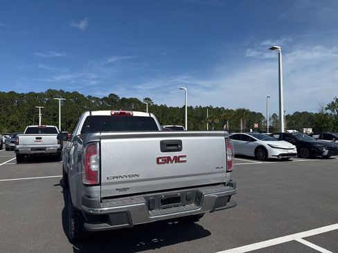 Used 2018 GMC Canyon SLE image 3