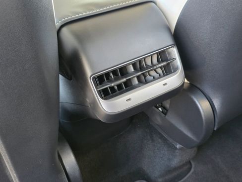 Used 2021 Tesla Model Y Long Range image 34