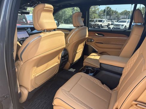 Used 2025 Jeep Grand Cherokee L Summit image 28