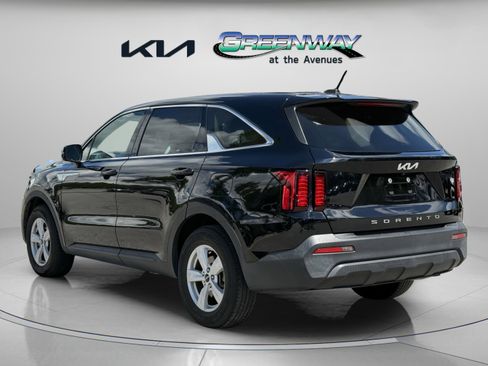 Used 2022 Kia Sorento LX FWD image 4