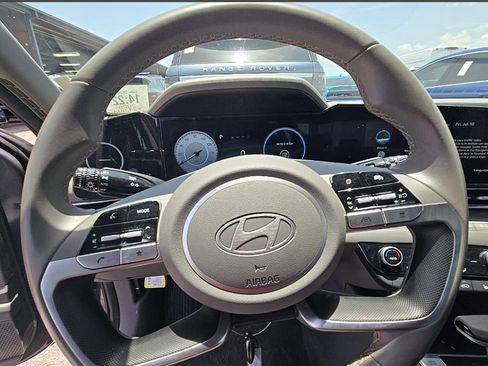 Used 2025 Hyundai Elantra SEL FWD image 12