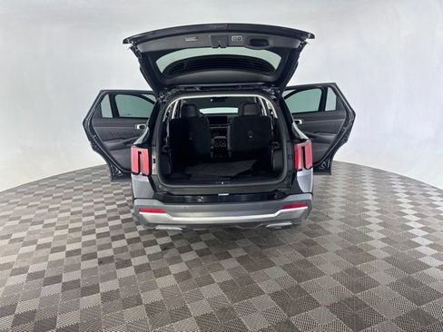 Certified 2025 Kia Sorento SX FWD image 17