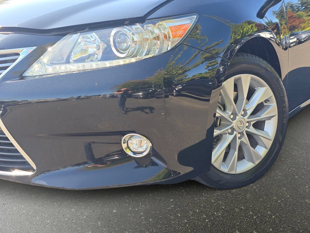 Used 2015 Lexus ES 300h w/ Navigation System Package FWD image 33