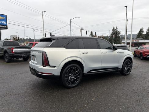 Used 2025 Cadillac Escalade IQ Sport 2 w/ LPO, ONYX Package image 6