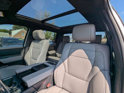 Used 2025 Toyota Tundra Limited AWD/4WD image 23