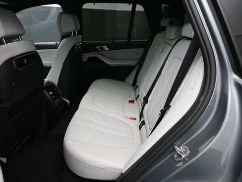 Used 2024 BMW X5 M60i AWD/4WD image 23