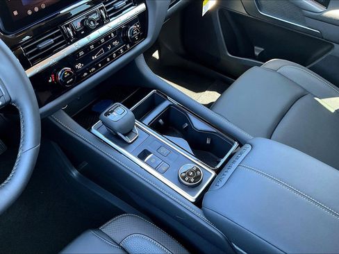 New 2026 Nissan Pathfinder SL AWD/4WD image 12