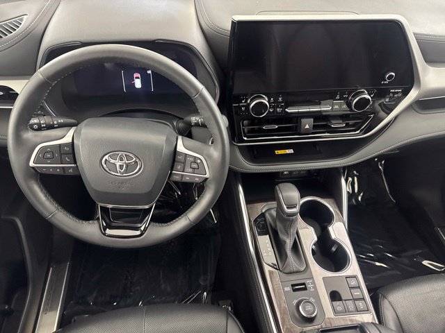 Used 2024 Toyota Highlander Platinum AWD/4WD image 23