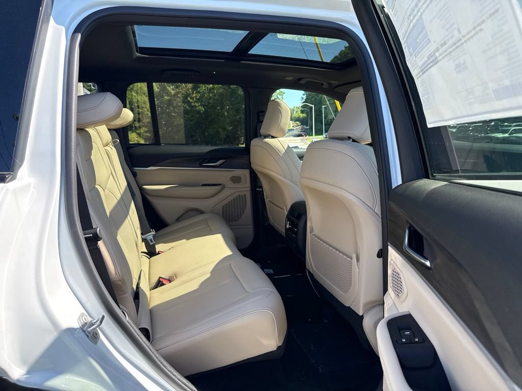 New 2027 Jeep Grand Cherokee Limited AWD/4WD image 25