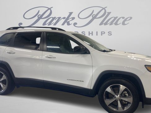 Used 2022 Jeep Cherokee Limited AWD/4WD image 26