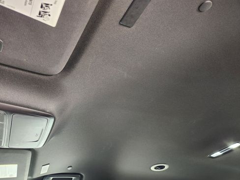 Used 2025 Chevrolet Traverse LT FWD image 26
