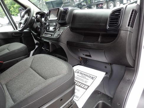 Used 2025 RAM ProMaster 2500 w/ U-Haul Equipment Group FWD image 32
