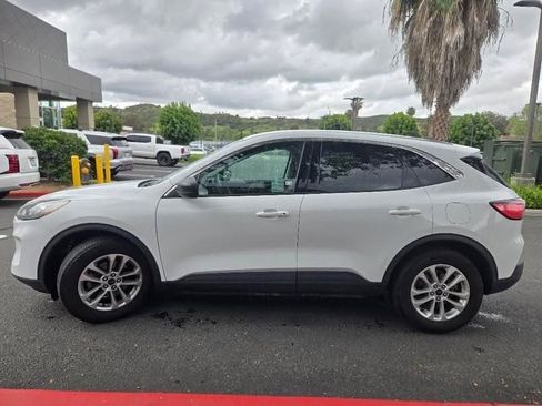 Used 2022 Ford Escape SE image 3