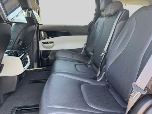 Used 2024 Kia Carnival SX FWD image 10