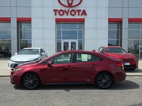 Used 2025 Toyota Corolla SE w/ Convenience Package AWD/4WD image 2