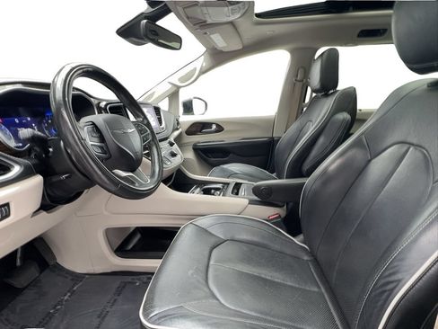 Used 2022 Chrysler Pacifica Limited FWD image 19