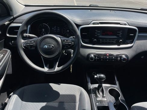 Used 2017 Kia Sorento L FWD image 11