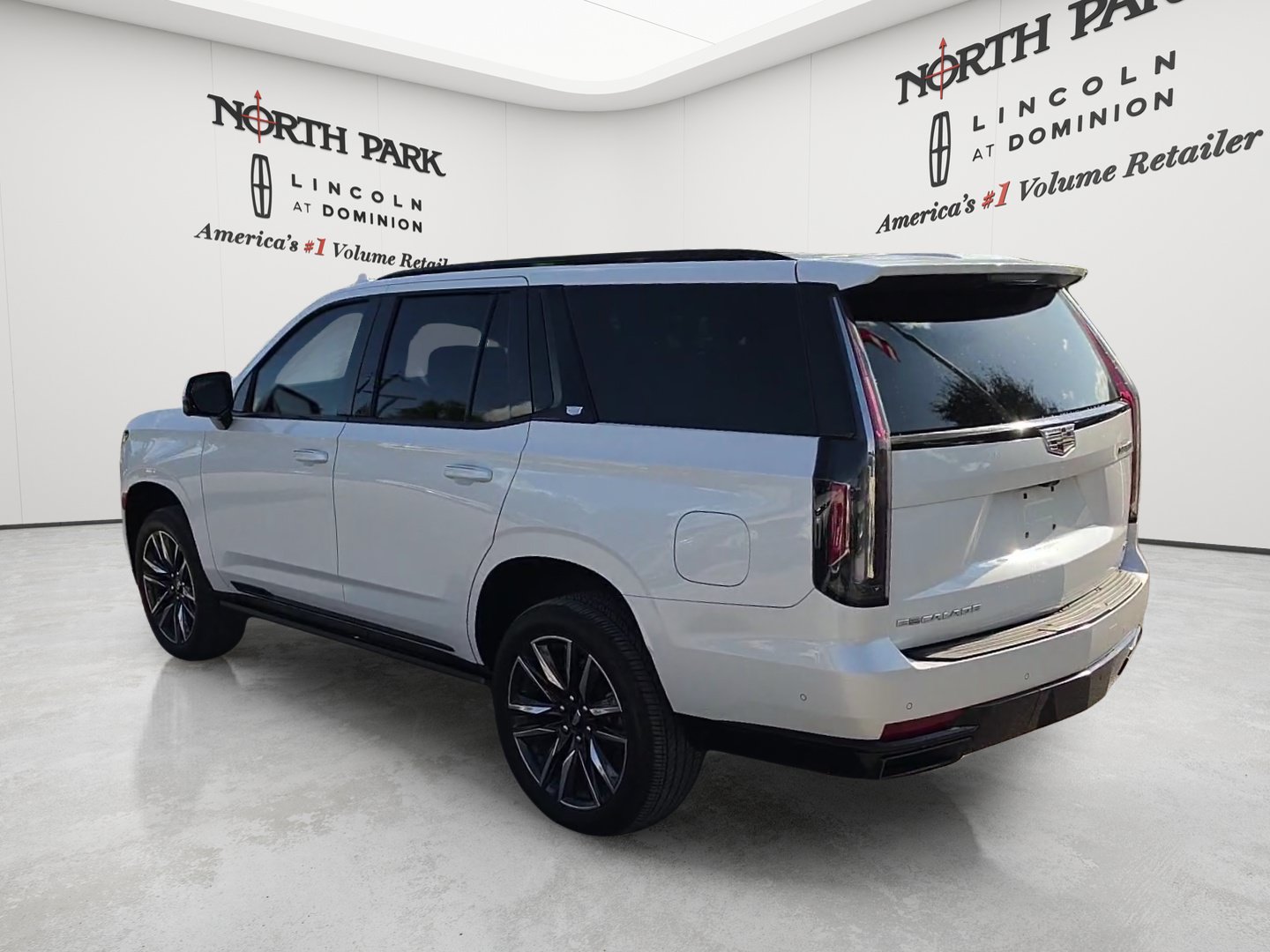 Used 2024 Cadillac Escalade Sport Platinum RWD image 3