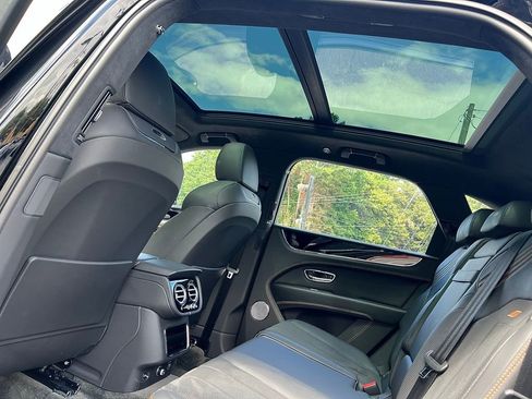 Used 2023 Bentley Bentayga image 53