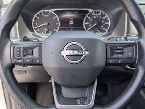 Used 2025 Nissan Rogue S FWD image 18