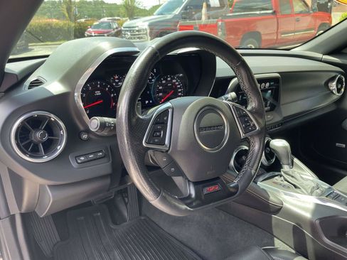 Used 2018 Chevrolet Camaro SS RWD image 7