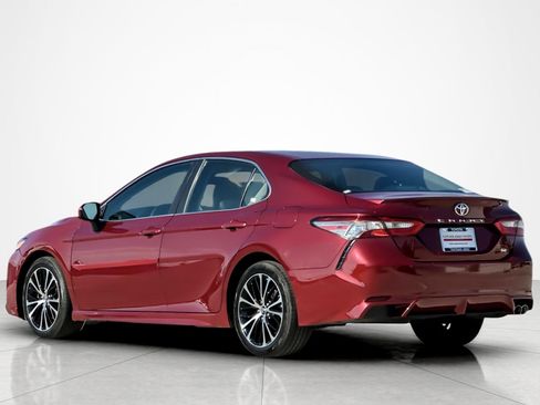 Certified 2018 Toyota Camry SE FWD image 3
