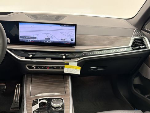 New 2026 BMW X5 xDrive40i w/ M Sport Package AWD/4WD image 25