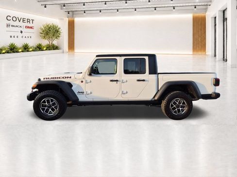 Used 2024 Jeep Gladiator Rubicon w/ Technology Group AWD/4WD image 9