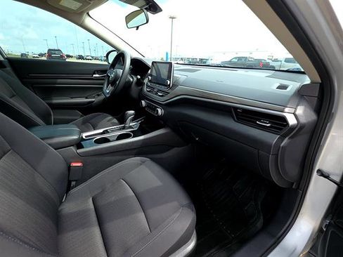 Used 2024 Nissan Altima 2.5 SV FWD image 15