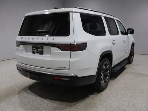 Used 2024 Jeep Wagoneer Series III AWD/4WD image 2