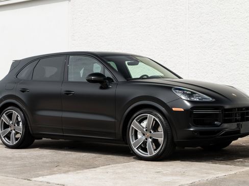 Used 2023 Porsche Cayenne Turbo AWD/4WD image 7