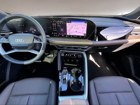 Used 2025 Audi Q5 Premium w/ Convenience Package image 7