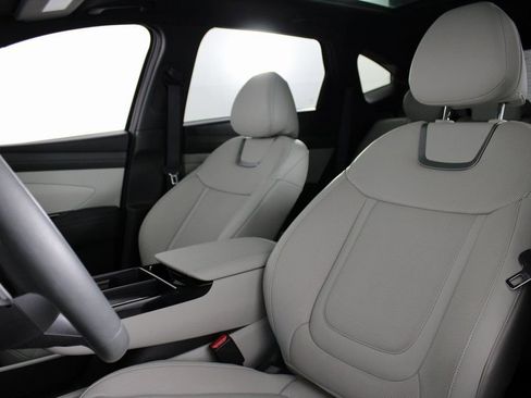 Used 2025 Hyundai Tucson Limited image 16