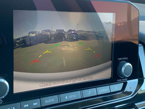 Used 2025 Nissan Pathfinder SV image 25