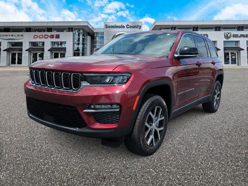 Used 2025 Jeep Grand Cherokee Limited RWD image 4