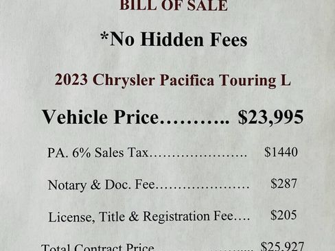 Used 2023 Chrysler Pacifica Touring-L FWD image 2