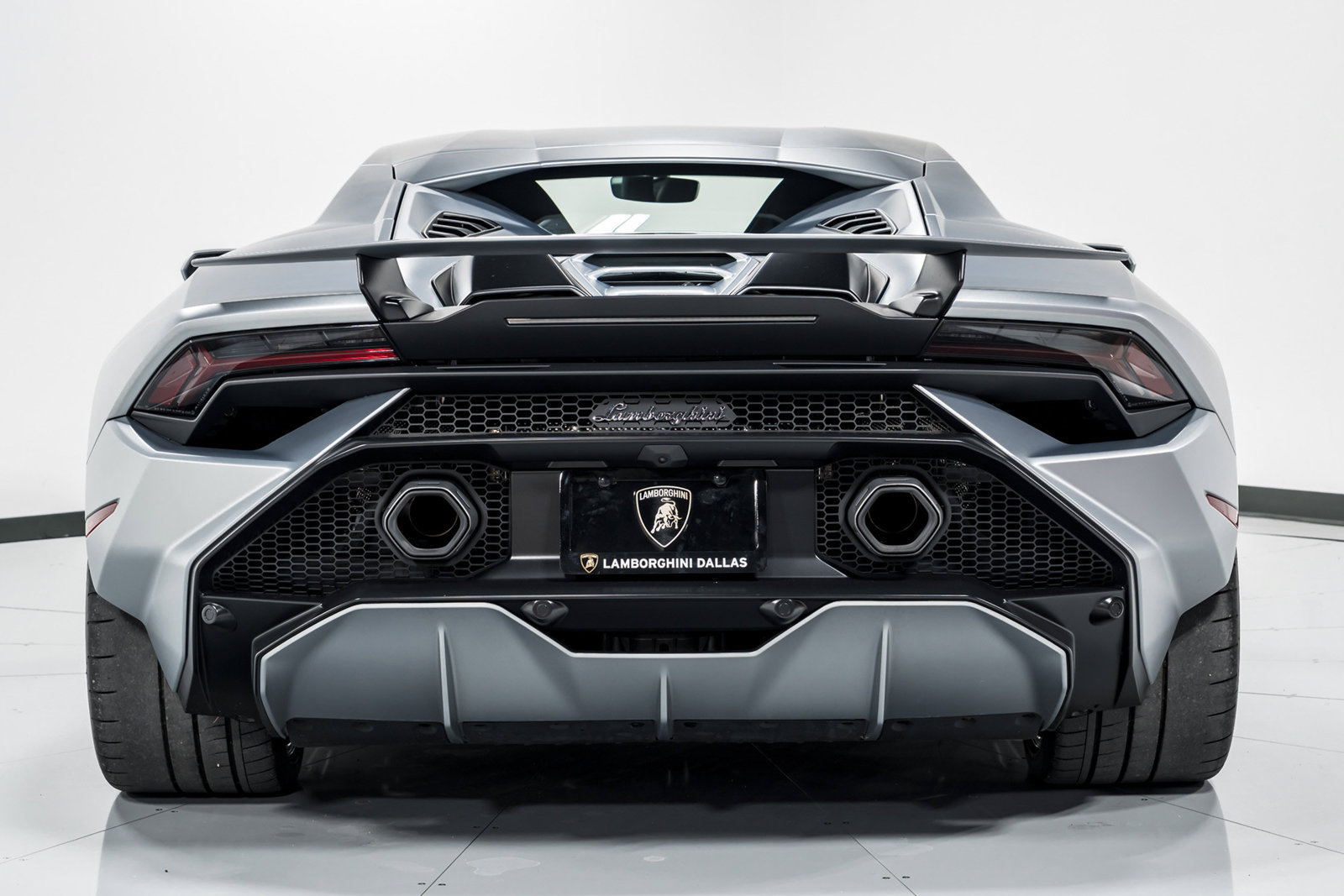 Used 2023 Lamborghini Huracan Tecnica RWD image 4