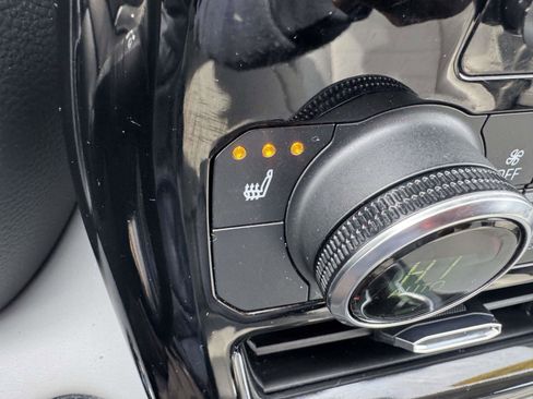 Used 2022 Toyota Highlander XLE image 33